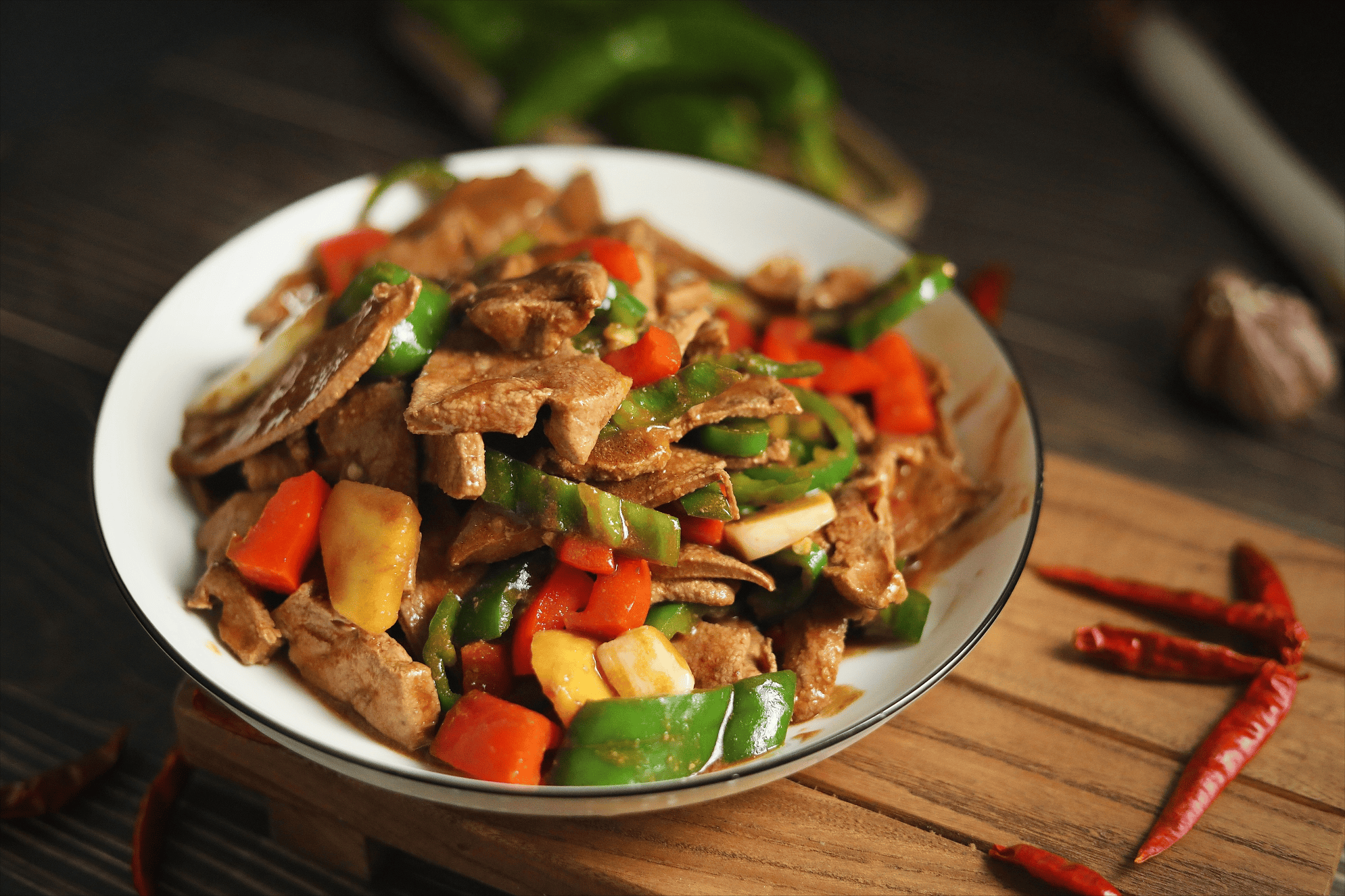 炒肉时，牢记6个小技巧，炒什么肉都合适，肉质鲜嫩不粘锅