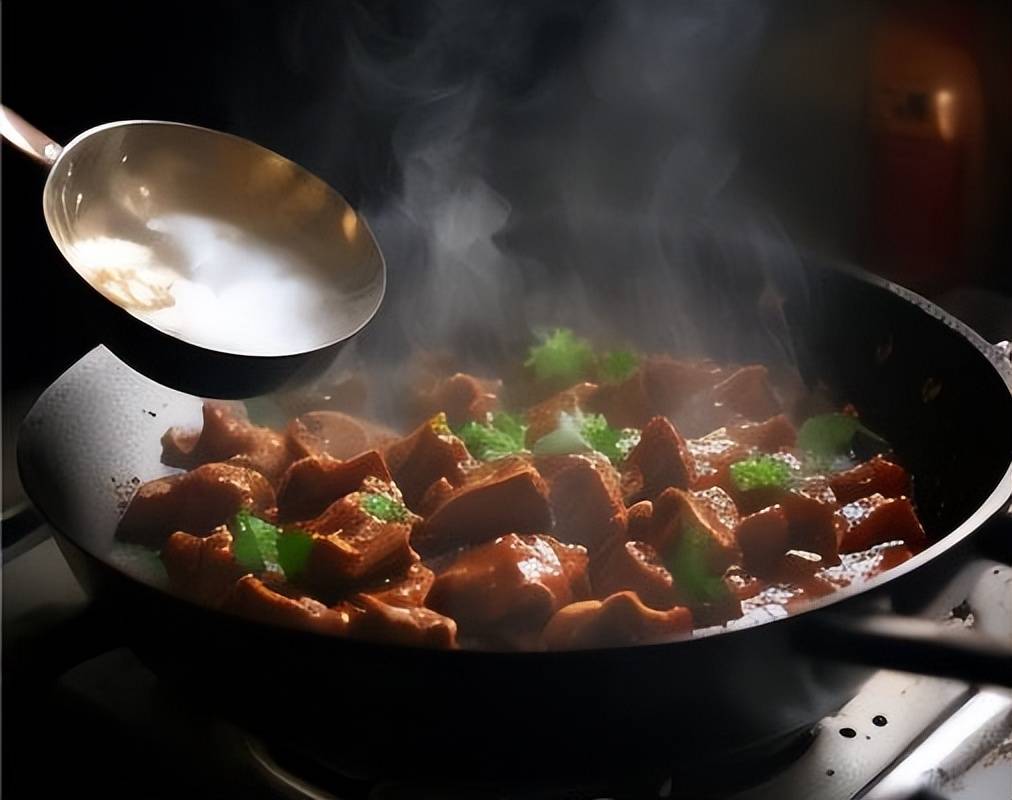 炒肉时，牢记6个小技巧，炒什么肉都合适，肉质鲜嫩不粘锅