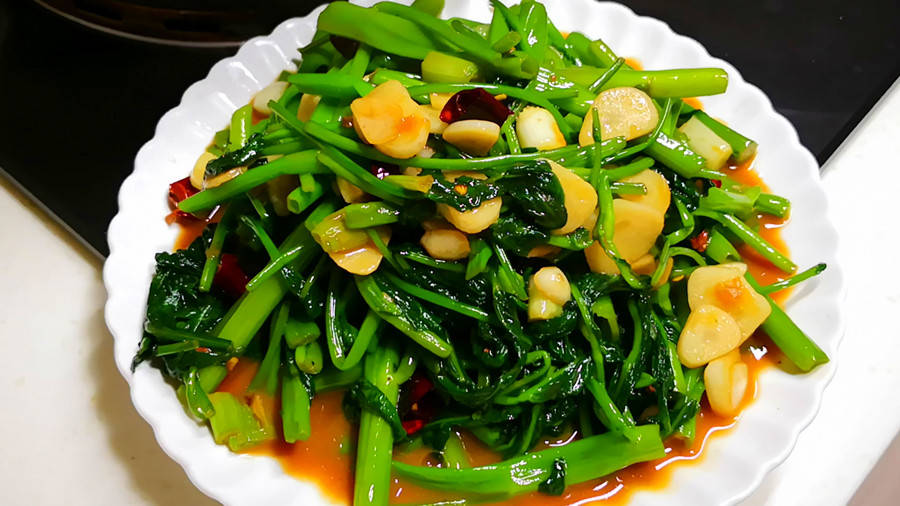 炒空心菜，最忌直接下锅炒，教你饭店不外传技巧，叶嫩梗脆不发黑!