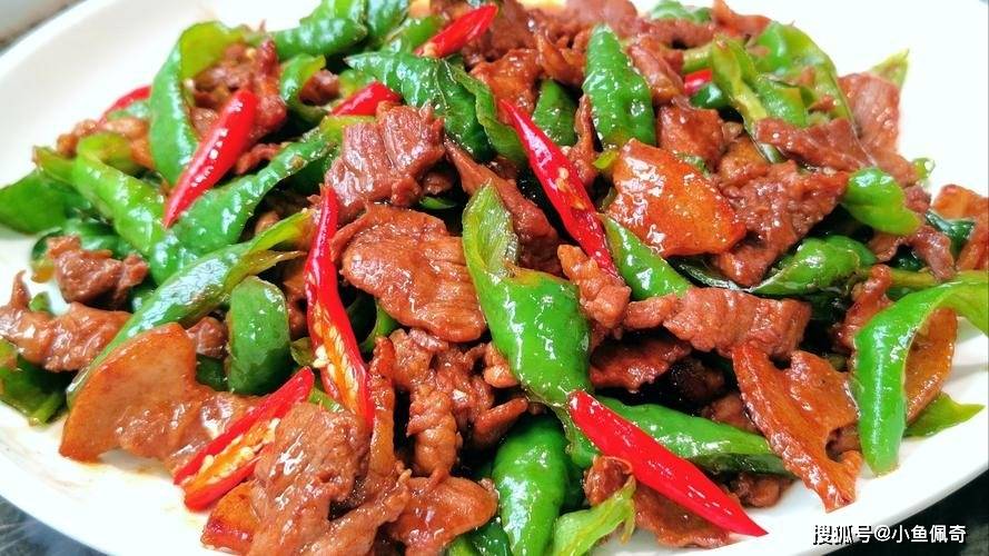 【烹饪小技巧】辣椒炒肉这样做，肉片滑嫩不柴，简单易学！