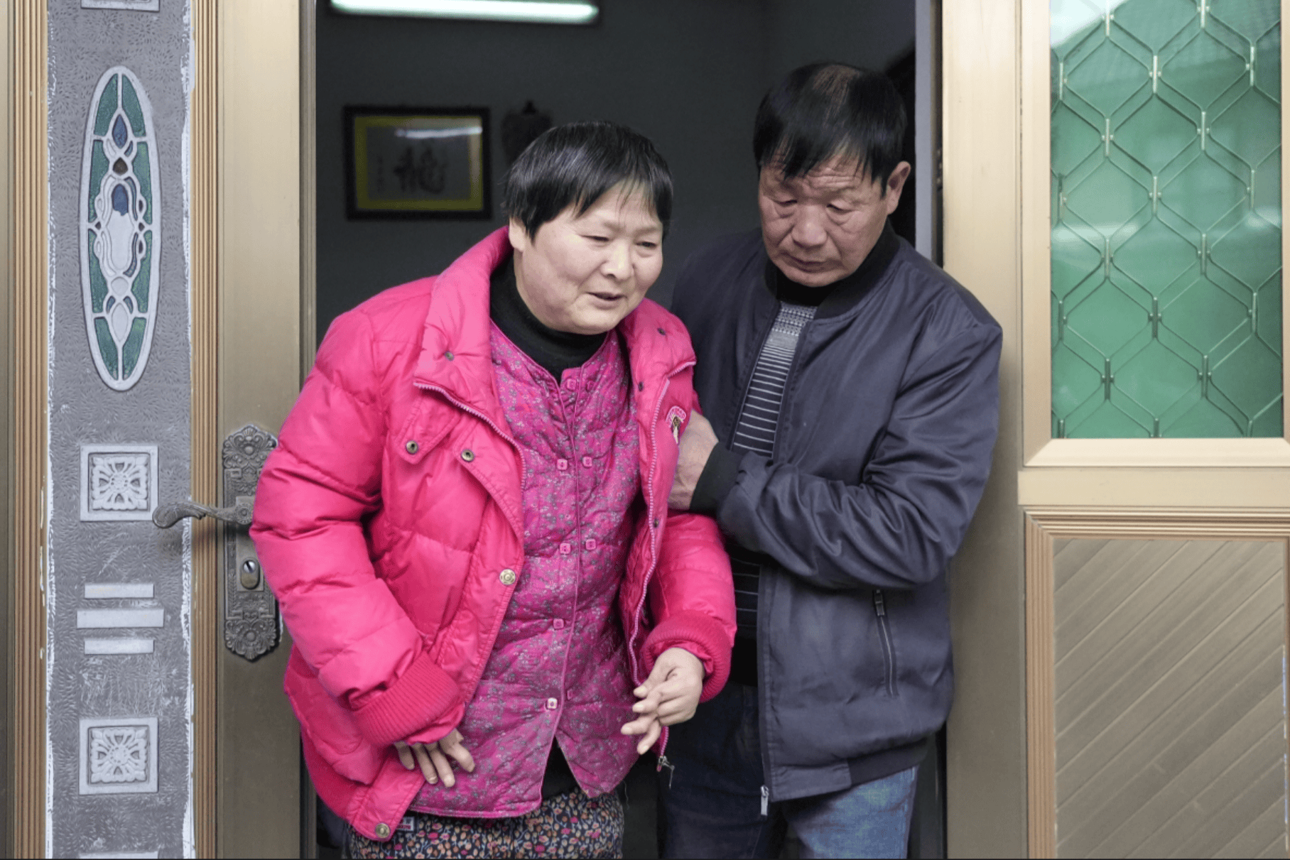 三十余载朝夕相伴 平凡日子里的至爱坚守