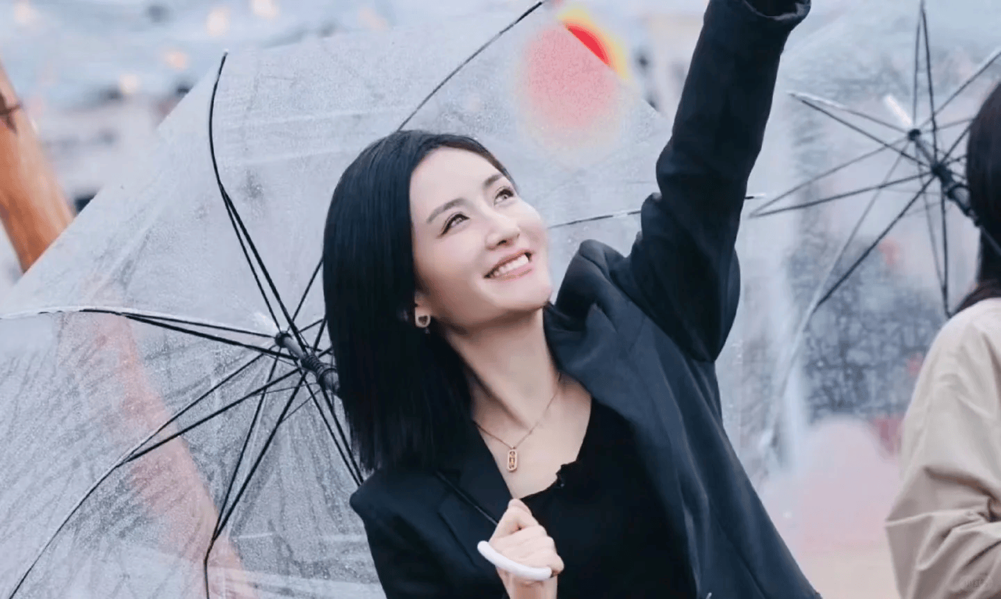 内娱“含金量”飙升，倪妮、宋茜、许凯都在用黄金护身？