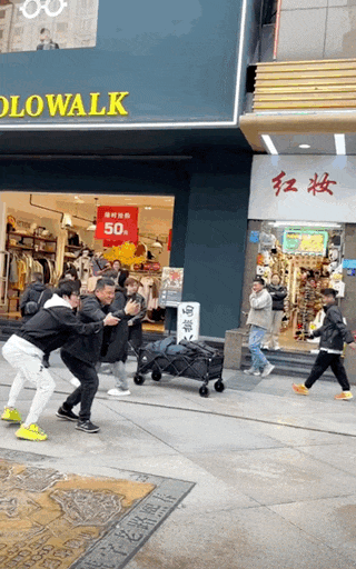 “室友天天在宿舍直播”，这届大学生的隐私无处可藏