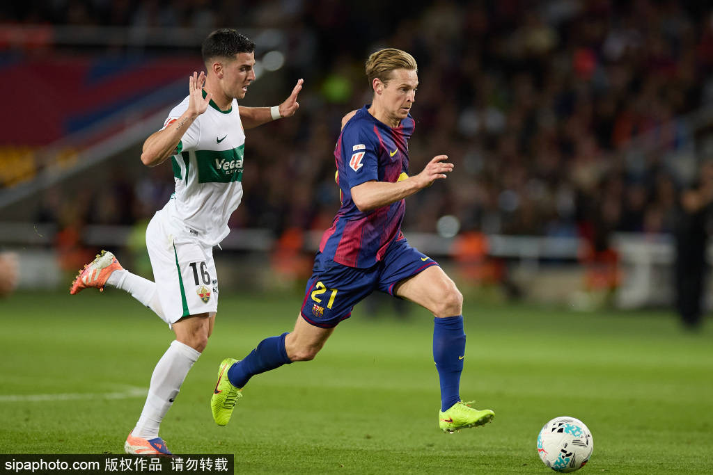 梅西夜访诺坎普引发热议：拉波尔塔的沉默与足球的未来