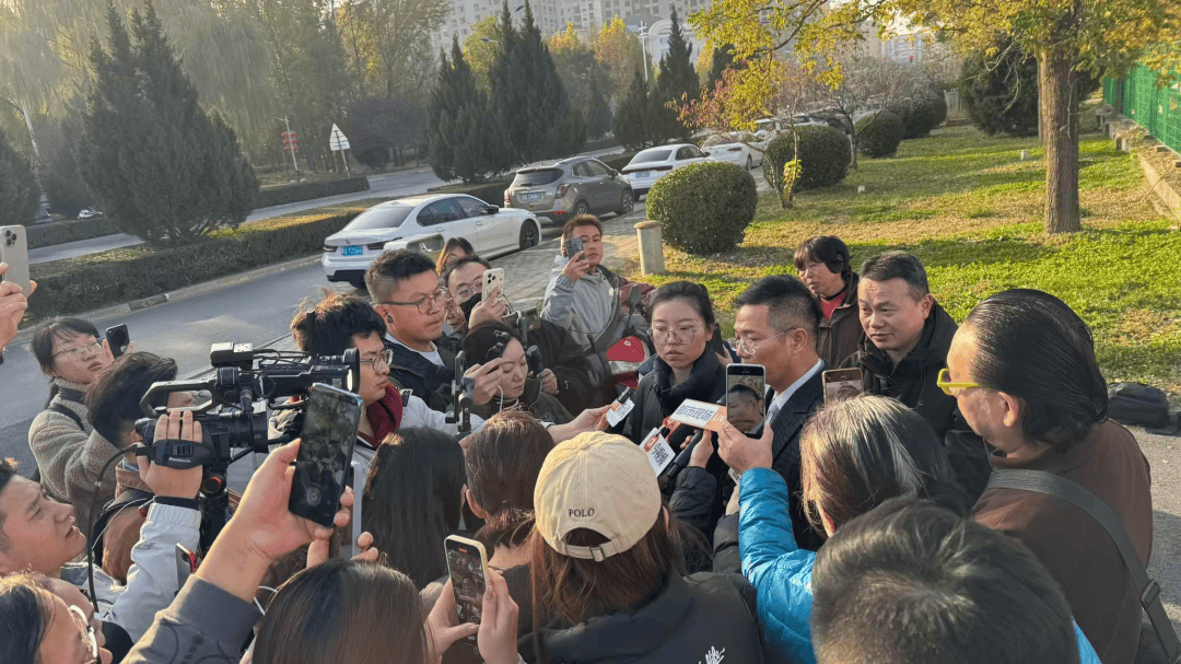 山西长治“狗咬人”引发“反杀案”，庭审激辩：面对砸窗破锁的多人入侵，如何界定正当防卫？