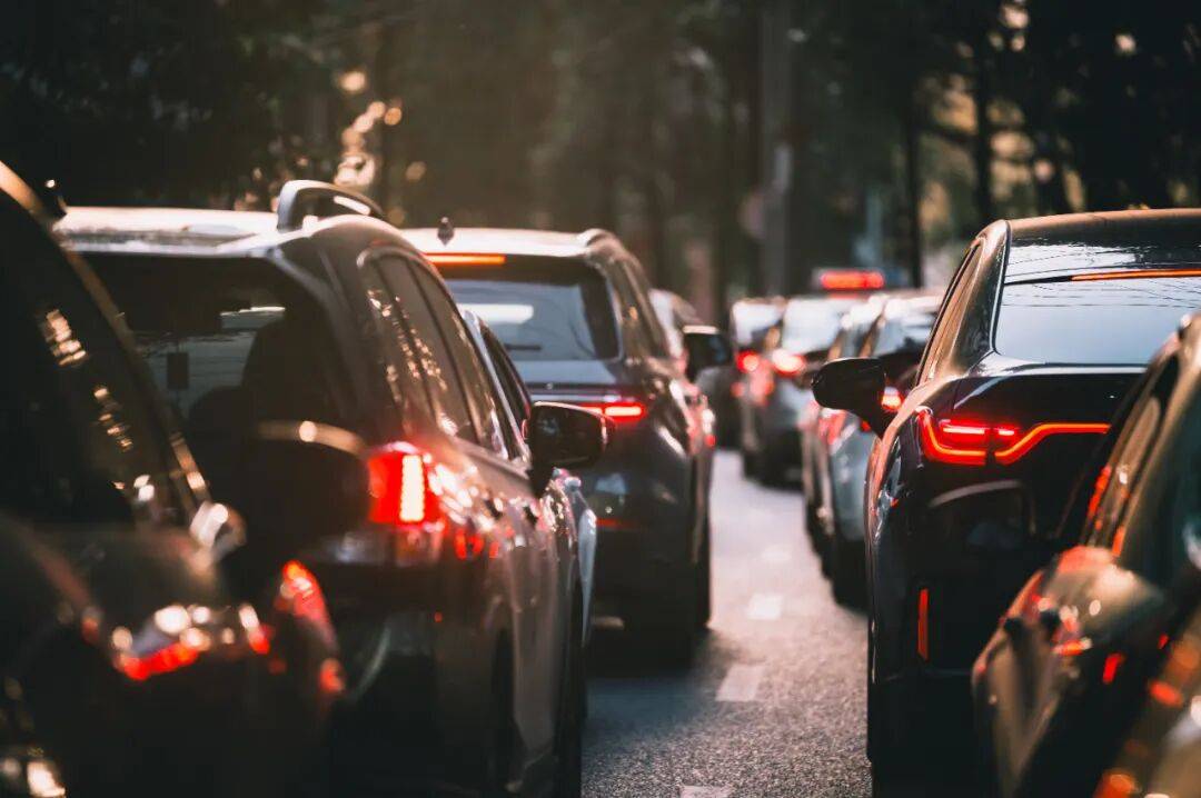 小米，准备告别“雷布斯”模式？